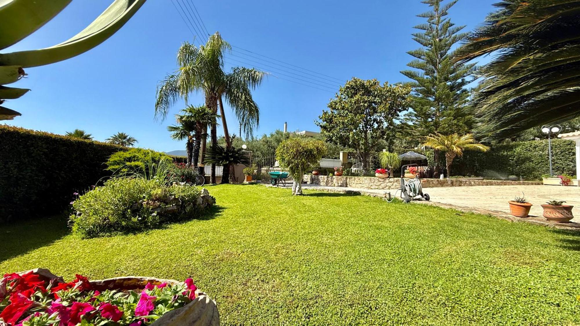 Le Jardin Apartment Kalamata Exterior photo