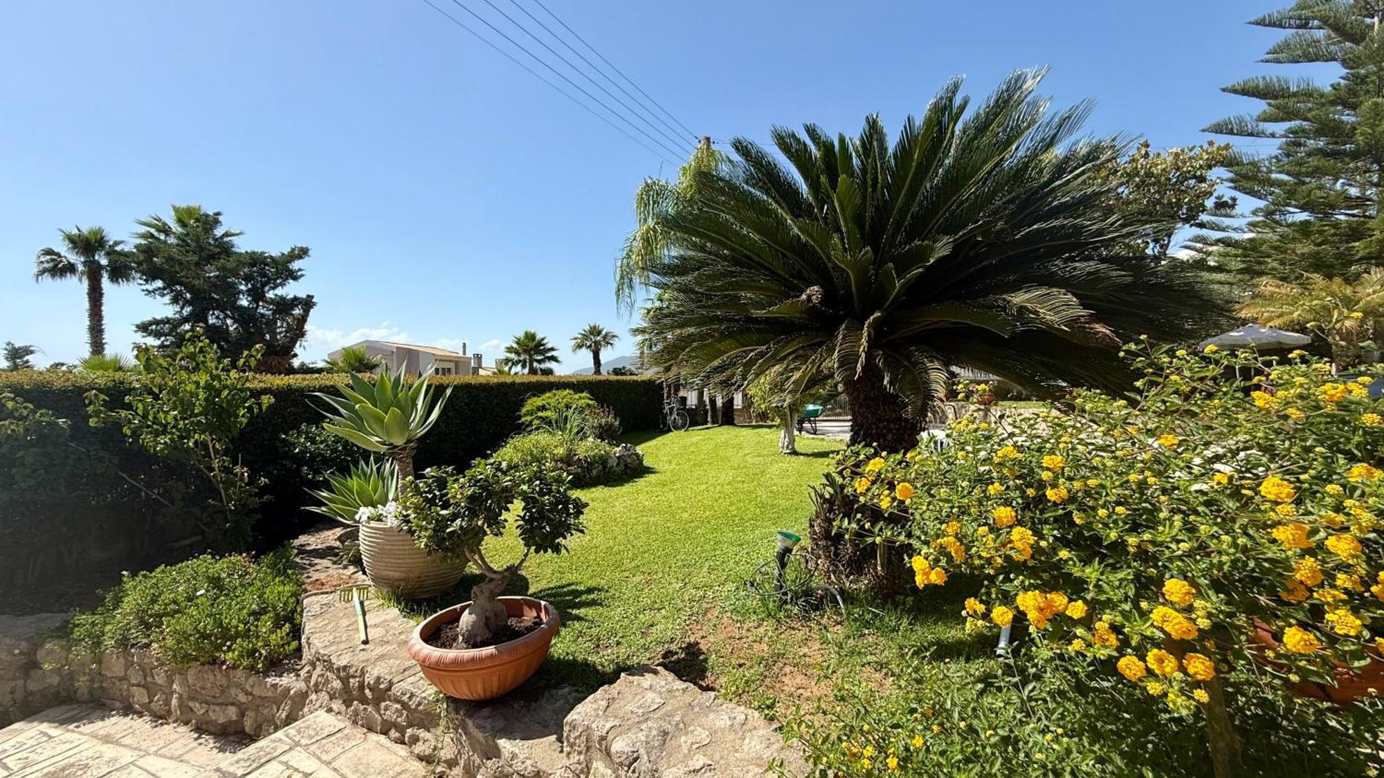 Le Jardin Apartment Kalamata Exterior photo